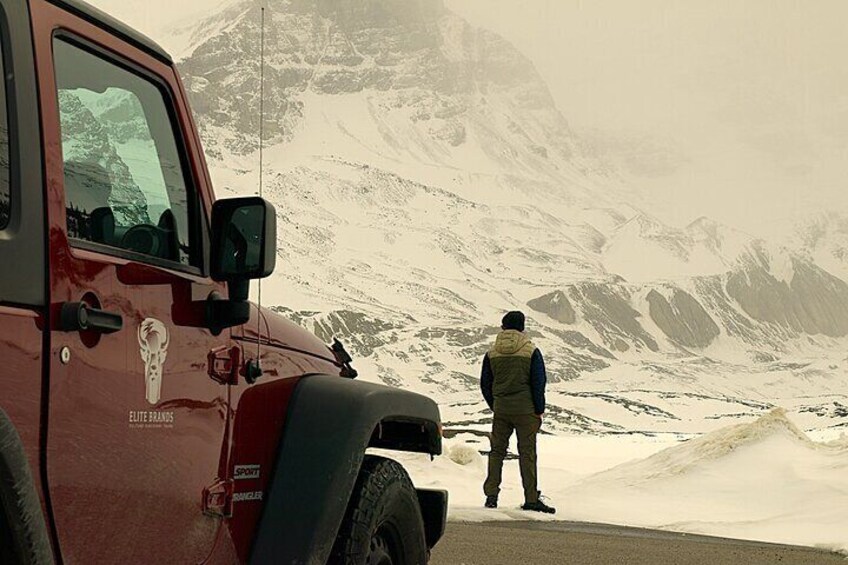 Discover Icefields Parkway and Athabasca Glacier in Winter