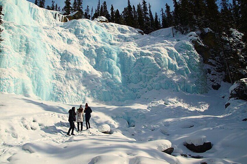 Discover Icefields Parkway and Athabasca Glacier in Winter