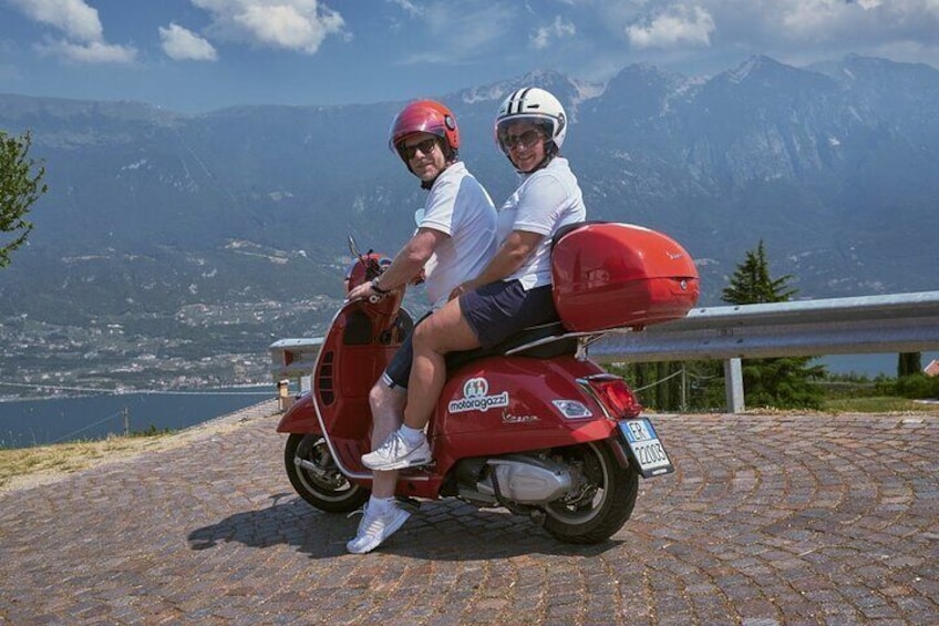 Lake Garda Vespa scooter tour departure at San Felice del Benaco.