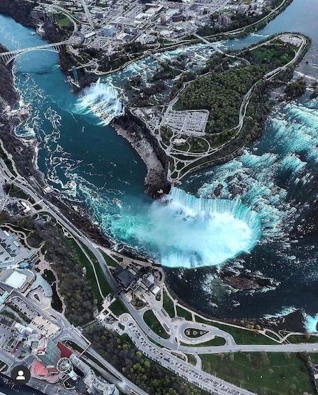 Niagara Falls, Toronto, Thousand Islands 3-Day Tour from New York