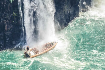 De Puerto Iguazu : Chutes brésiliennes avec l’aventure en bateau