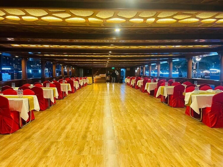 Dubai Biggest Luxury Dhow Cruise at Marina