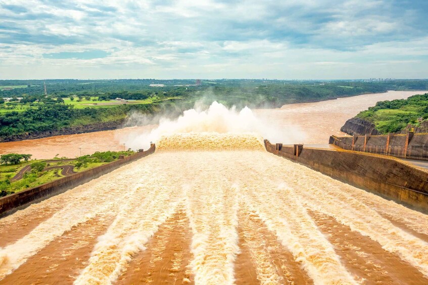 From Puerto Iguazu: Itaipu Dam Tour with Entrance Ticket