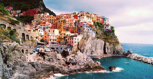 From Florence: Full-Day Private Cinque Terre Tour with Pisa