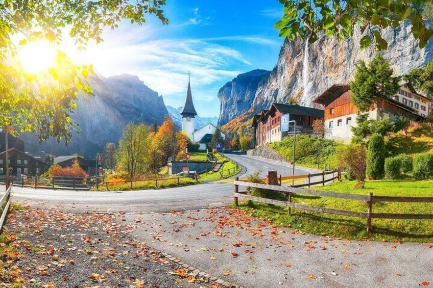 Mountain Majesty: Small Group Tour to Lauterbrunnen and Mürren