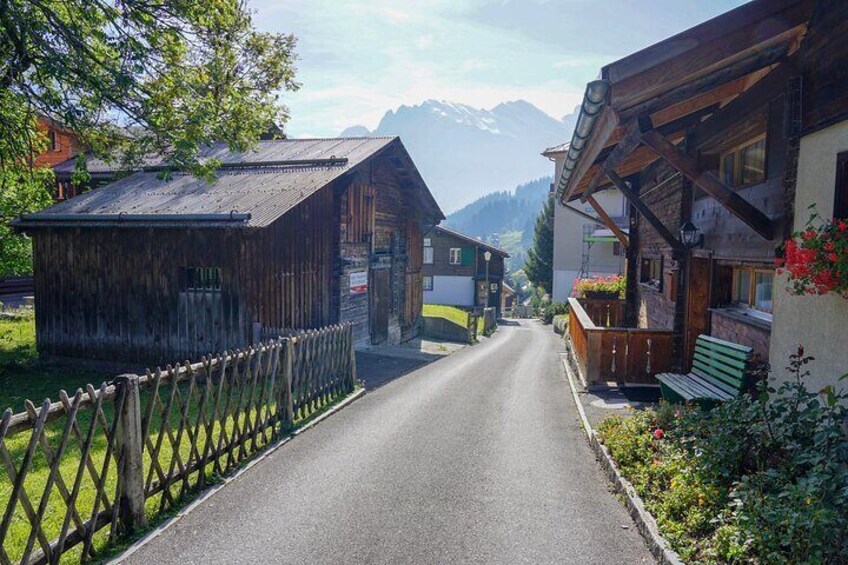 Lauterbrunnen Valley and Mürren Alpine Village small group tour