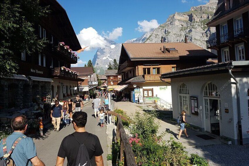 Lauterbrunnen Valley and Mürren Alpine Village small group tour