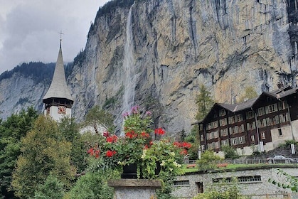 Mountain Majesty: Small Group Tour to Lauterbrunnen and Mürren