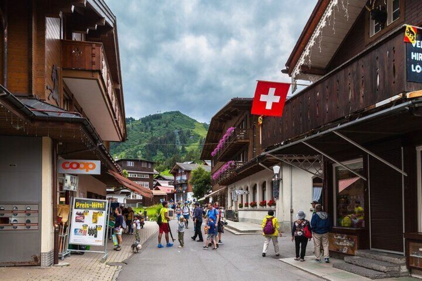 Lauterbrunnen Valley and Mürren Alpine Village small group tour