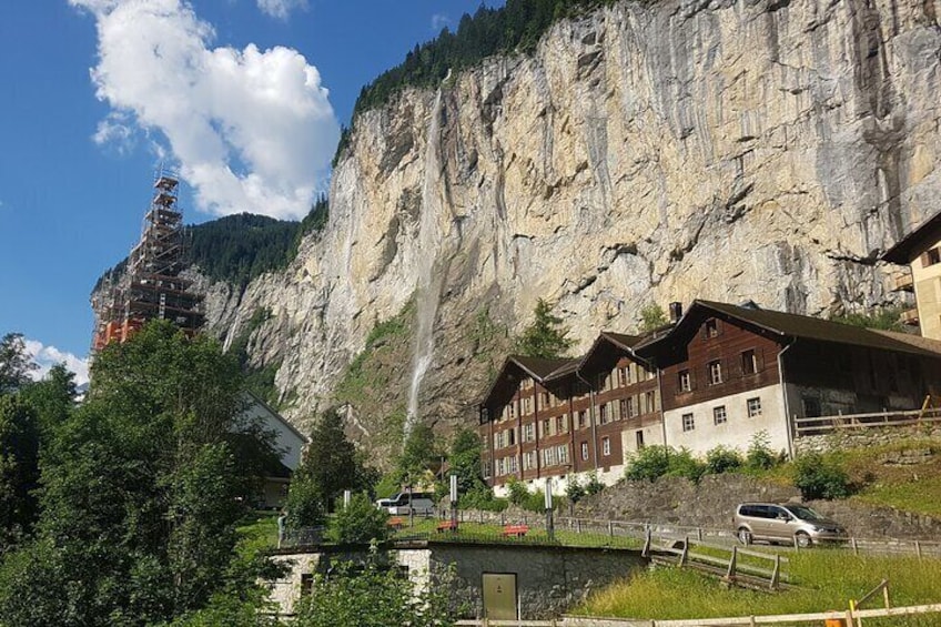 Lauterbrunnen Valley and Mürren Alpine Village small group tour