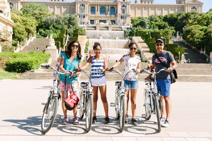 Barcelona: (3,5 tuntia): Opastettu Highlights Bike tai eBike Tour (3,5 tunt...