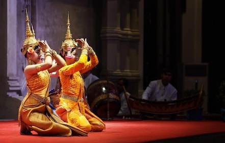 Siem Reap : Spectacle de danse Apsara et dîner avec transferts en tuk-tuk