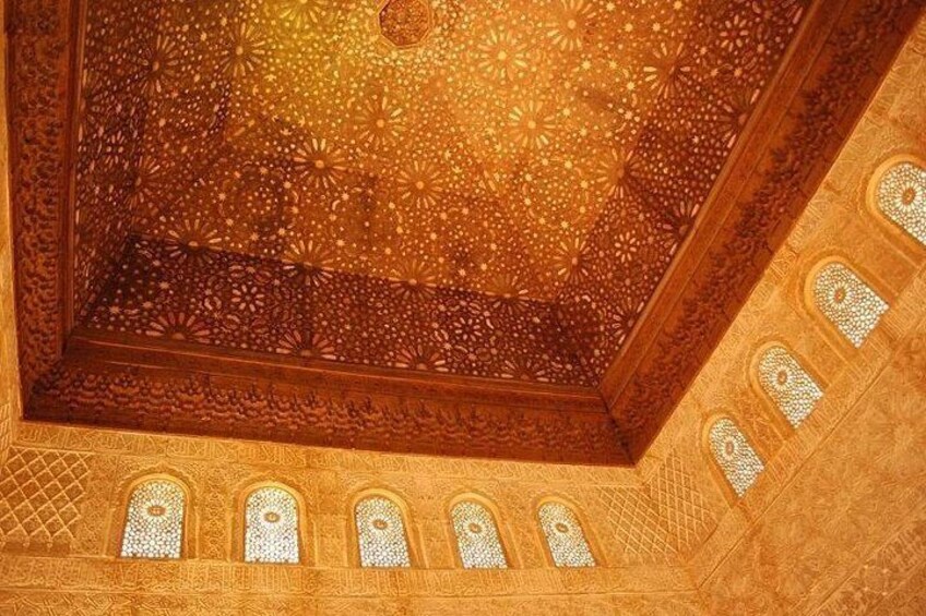 Private Alhambra Palace and Generalife Gardens Tour From Malaga