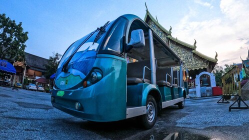 Chiang Mai: Nighttime City Highlights med EV Tram