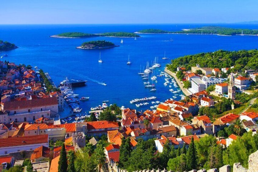 Split: Blue Lagoon, Hvar & 5 Islands Small Group Tour with Lunch