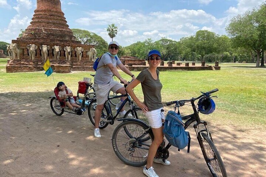 Family picture with Elephant temple