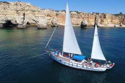 From Albufeira: 2.5 hour Coastal Boat Tour