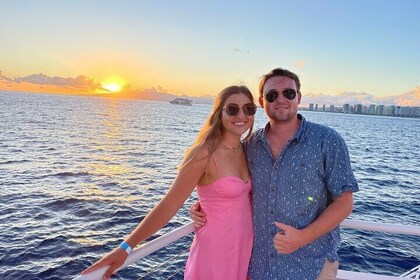 Honolulu Sunset & Friday Fireworks Dinner Cruise