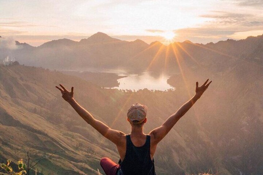 Mount Rinjani Hiking to summit( 2 Days 1 Night )