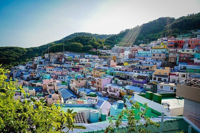 Gamcheon Culture Village - Called the Santorini of Korea, it is a representative tourist destination in Busan. It is an old village where refugees lived during the Korean War.