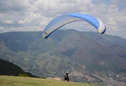 Medellín: Gleitschirmfliegen erleben