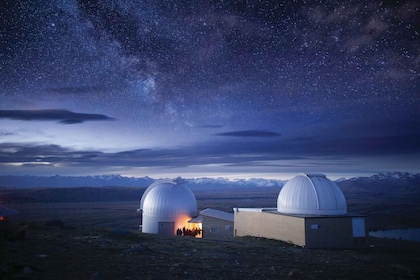 Lake Tekapo: Mountaintop Stargazing at Mount John Summit