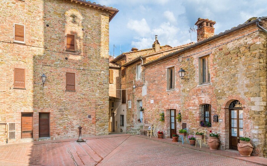 Picture 1 for Activity Gubbio: Private Walking Tour and Food tasting