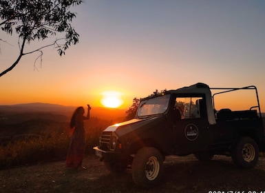 Vanuit Albufeira: Algarve zonsondergang Jeepsafari met wijn