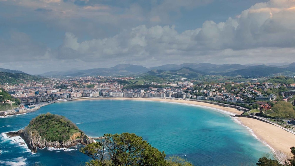 From Bilbao: Day Trip to San Sebastián with Guided Tour