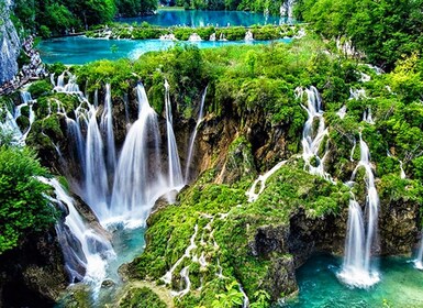 Depuis Zagreb : Excursion guidée d'une journée à Plitvice et Rastoke avec b...