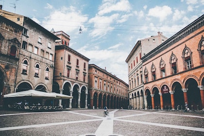 Milanosta: Parman ja Bolognan yksityinen päiväretki