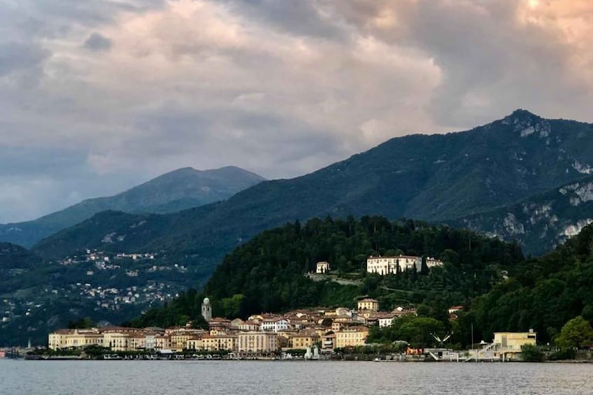 Picture 3 for Activity Bellagio: Lake Como Sunset Kayak Villas Experience