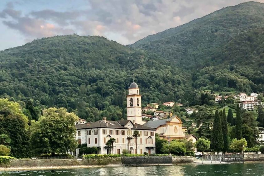 Picture 4 for Activity Bellagio: Lake Como Sunset Kayak Villas Experience