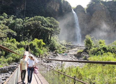 Von Quito aus: Tagesausflug nach Baños und zum oberen Amazonas