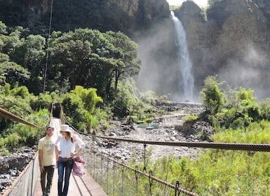 Desde Quito: Excursión de un día a Baños y la Alta Amazonía