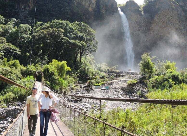 From Quito: Baños and Upper Amazon Day Trip