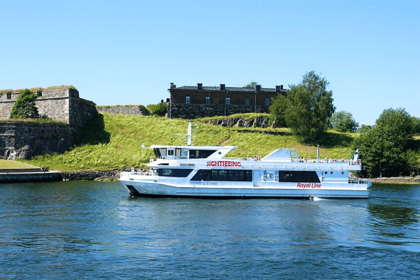 Picture 3 for Activity Helsinki: Hop-On Hop-Off Bus and Sightseeing Boat Tour