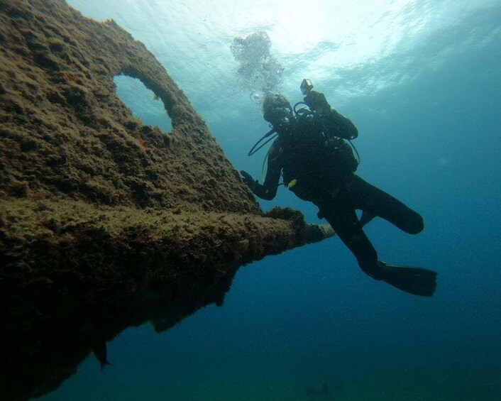 Picture 3 for Activity Angra do Heroísmo: SSI Try Scuba Program in a Shipwreck