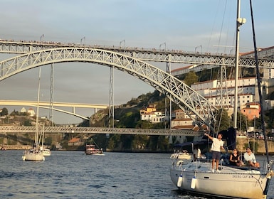 Porto: Privé romantische zeilboottocht op de Douro met wijn