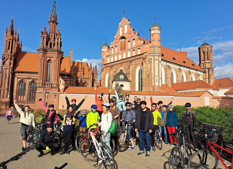 Vilnius: City Bike Tour of Vilnius Highlights