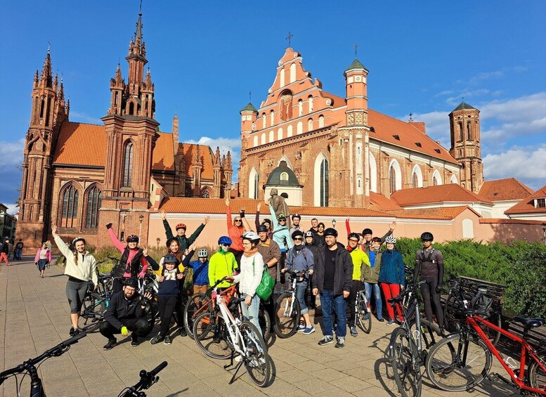 Vilnius: City Bike Tour of Vilnius Highlights