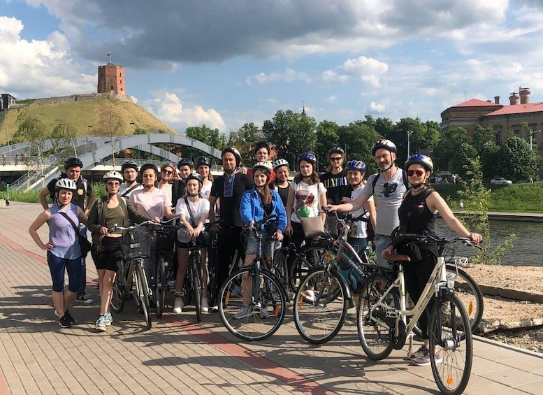 Vilnius: City Bike Tour of Vilnius Highlights