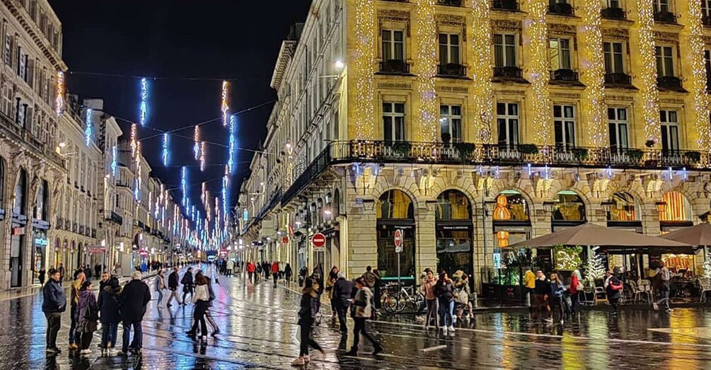 Picture 6 for Activity Exclusive! Bordeaux: Nighttime Highlights Walking Tour