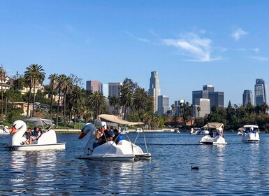 Echo Park Lake: alquiler de botes a pedales Swan