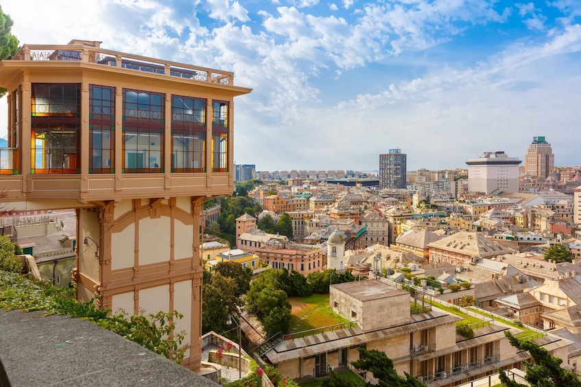 Genoa: Guided Panoramic City Tour with Funicular & Snack