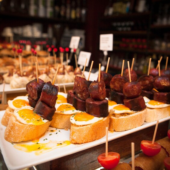 Picture 10 for Activity Barcelona: Foodie Walking Tour with Sagrada Familia Tickets