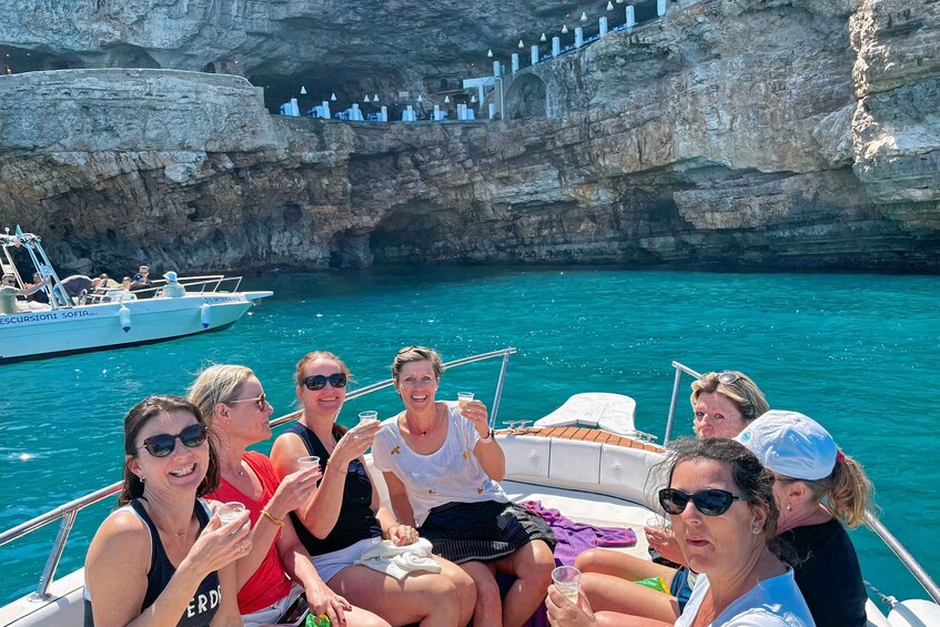 Polignano a Mare: Speedboat Cruise to Caves with Aperitif