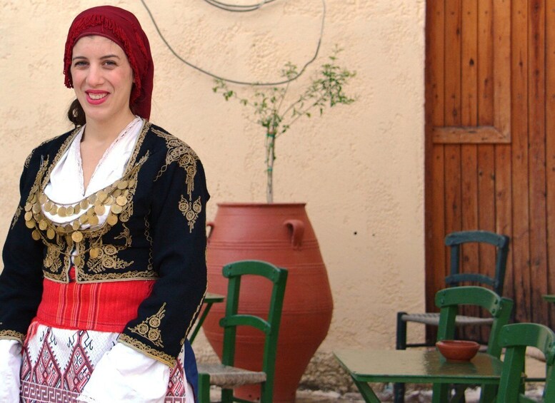 Picture 8 for Activity Heraklion: Cretan Folklore Night with Buffet at Karouzanos