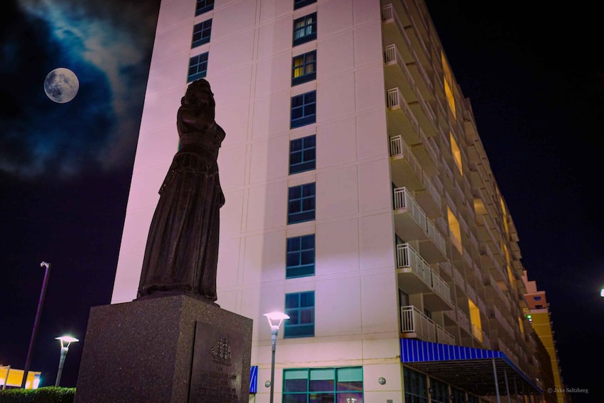 Picture 12 for Activity Virginia Beach: Neptune Ghosts Haunted Walking Tour