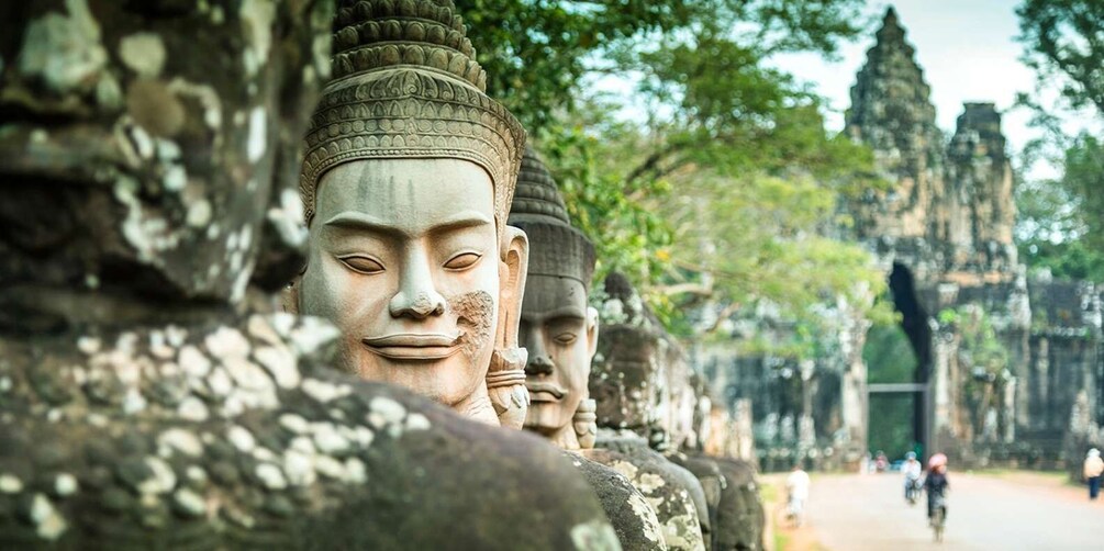 Picture 2 for Activity Siem Reap: Angkor Wat Small-Group Historical Day Tour